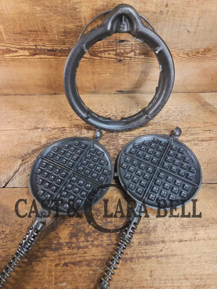 1920’s Griswold No. 8 Waffle Iron (314/315) with low (913) bailed base. Makes crispy waffles! Waffle Iron