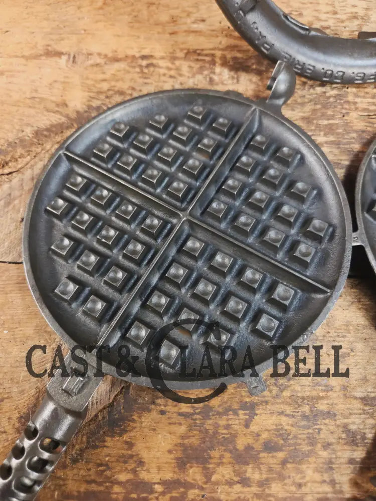 1920’s Griswold No. 8 Waffle Iron (314/315) with low (913) bailed base. Makes crispy waffles! Waffle Iron