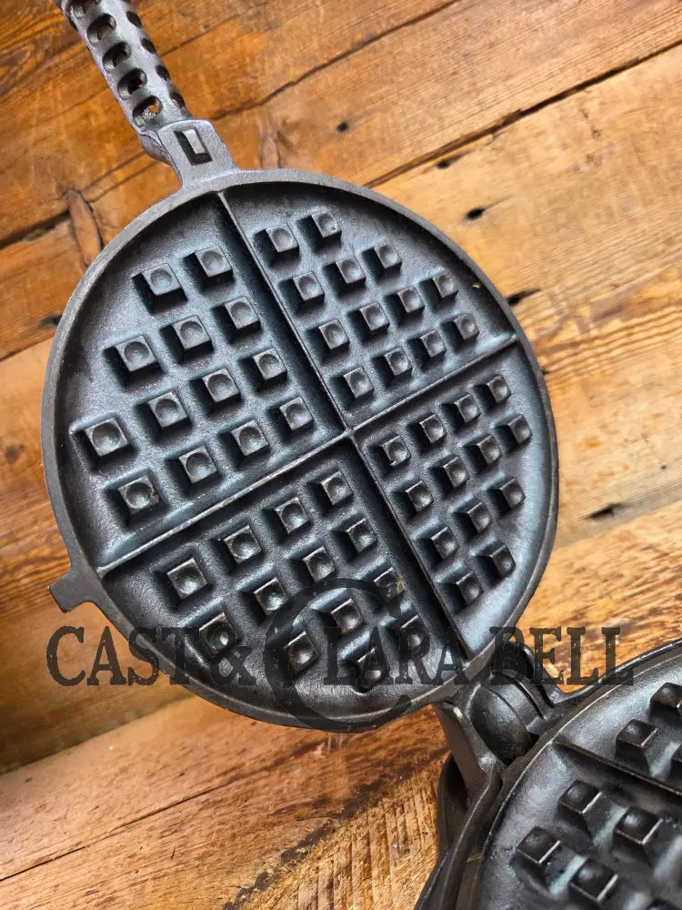 1920βs Griswold No. 8 Waffle Iron (886/885) with original handles & short base 795 Waffle Iron