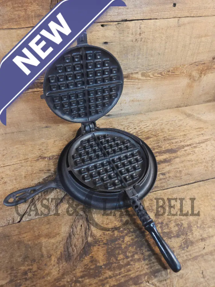1920’s Griswold No. 8 Waffle Iron (886/885) with short base 795 and original wood handles - Waffle Iron