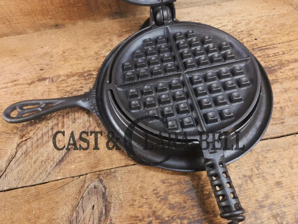 1920βs Griswold No. 8 Waffle Iron (886/885) with short base 795 raised Griswold Waffle Iron