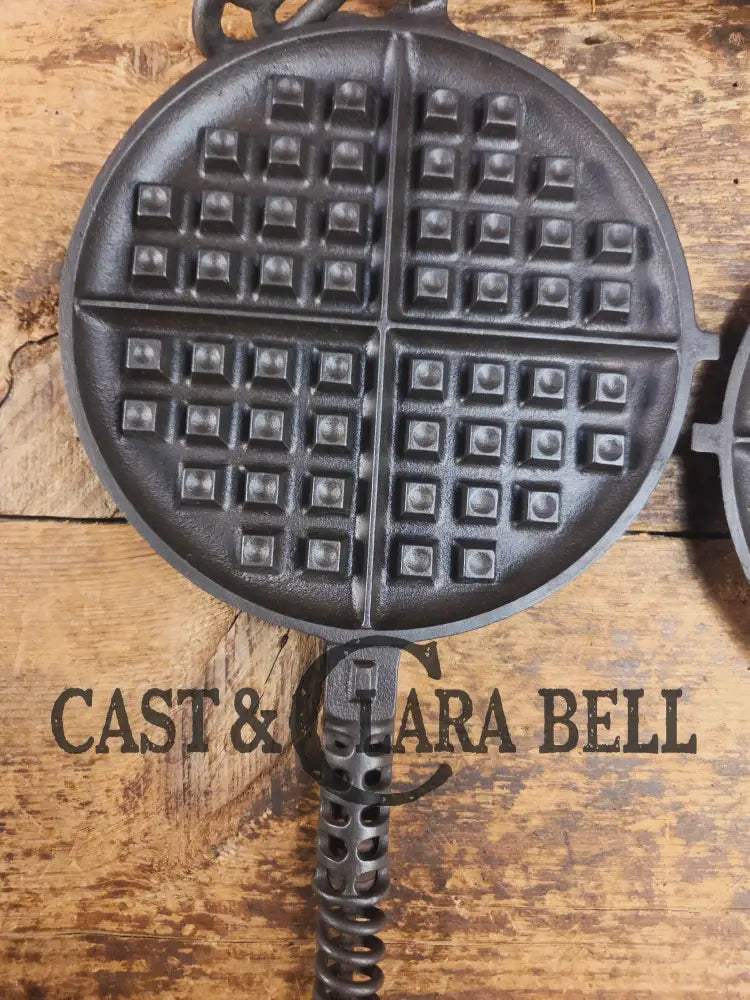 1920βs Griswold No. 8 Waffle Iron (886/885) with short base 795 raised Griswold Waffle Iron