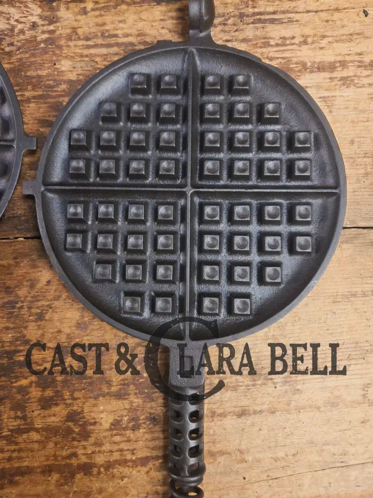 1920βs Griswold No. 8 Waffle Iron (886/885) with short base 795 raised Griswold Waffle Iron