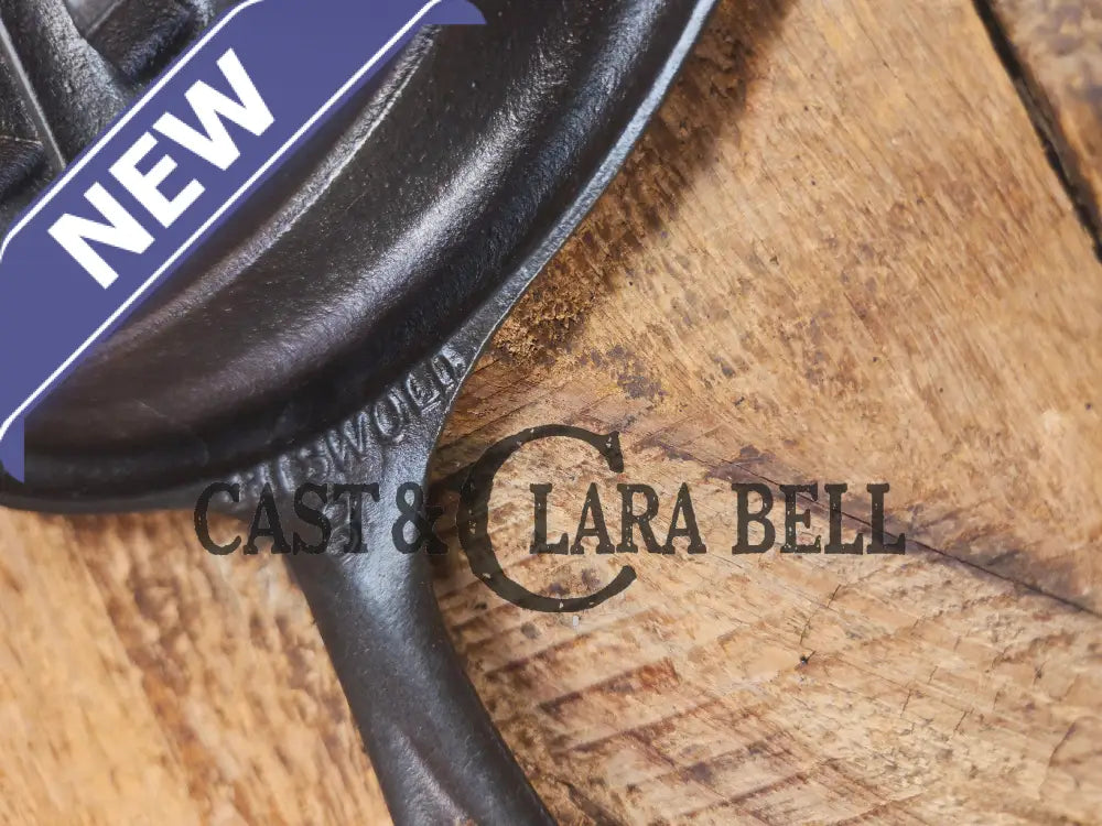 1920βs Griswold No. 8 Waffle Iron (886/885) with short base 795 raised Griswold Waffle Iron