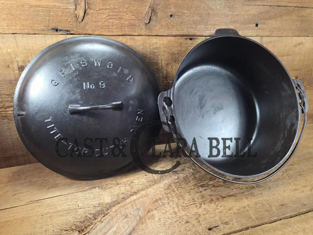 1920βs Griswold No. 9 Tite Top Dutch Oven (834) with Large Block Logo and EZ Clean Low Lid (2552). 7 Quarts Dutch Ovens