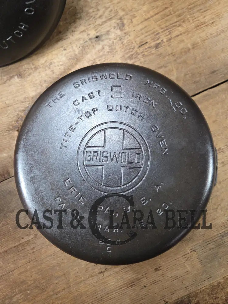 1920βs Griswold No. 9 Tite Top Dutch Oven (834) with Large Block Logo and EZ Clean Low Lid (2552). 7 Quarts Dutch Ovens