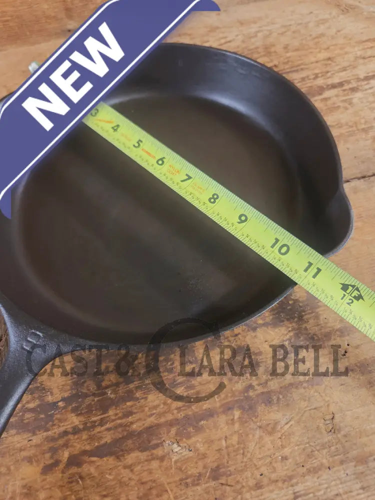 1920βs Griswoldβs Victor #9 Skillet with Heat Ring 723. A favorite of ours in the kitchen - Skillet