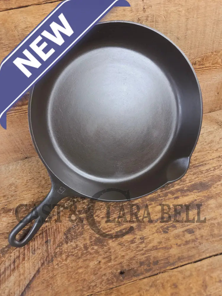 1920βs Griswoldβs Victor #9 Skillet with Heat Ring 723. A favorite of ours in the kitchen - Skillet