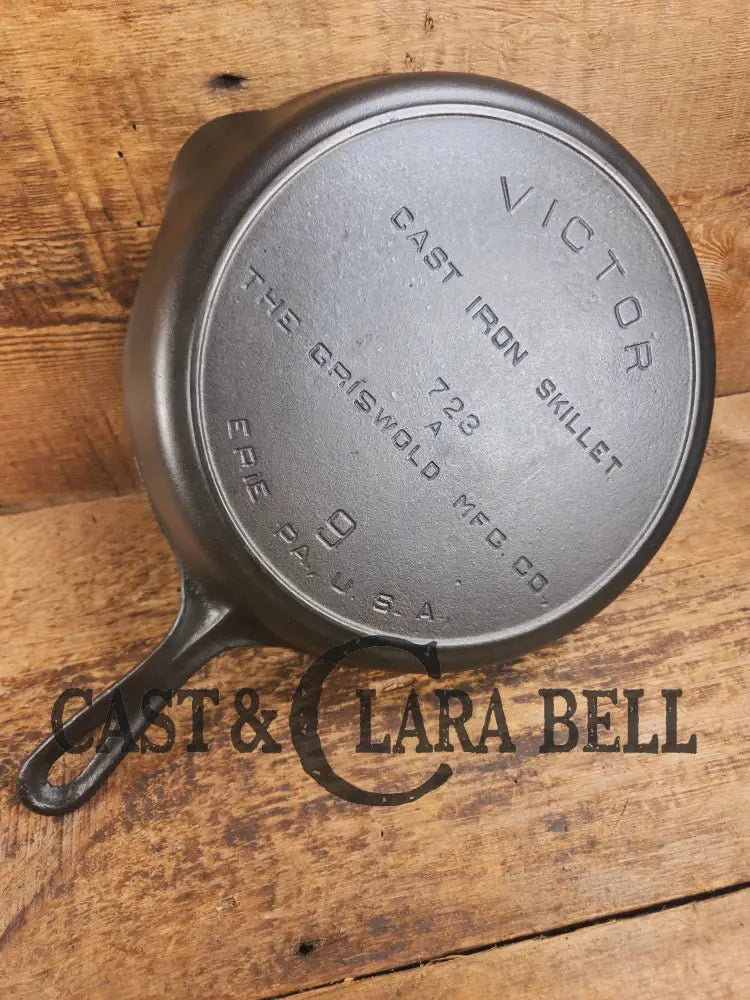 1920’s Griswold’s Victor #9 Skillet with Heat Ring 723. Hard to Find and Amazing in the kitchen! Skillet