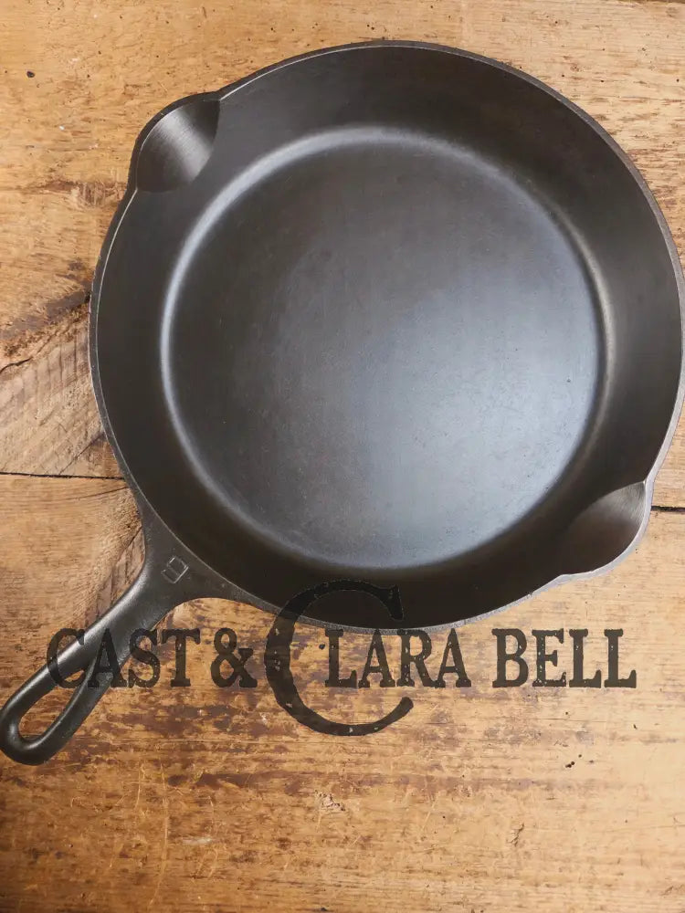 1920’s Griswold’s Victor #9 Skillet with Heat Ring 723. Hard to Find and Amazing in the kitchen! Skillet