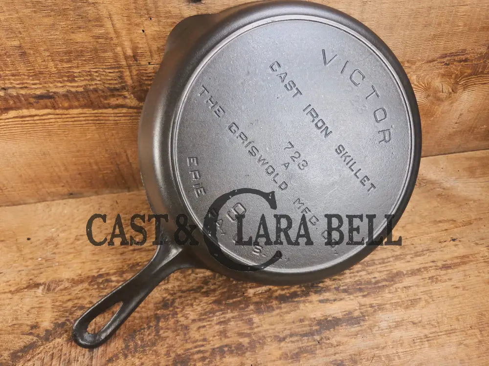 1920’s Griswold’s Victor #9 Skillet with Heat Ring 723. Hard to Find and Amazing in the kitchen! Skillet