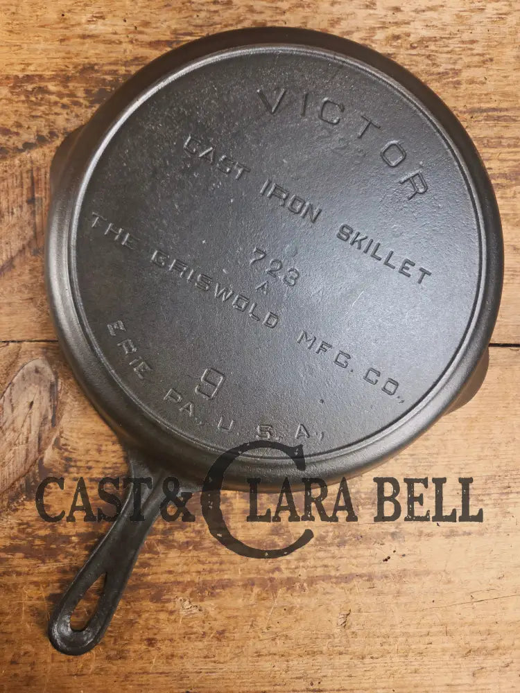 1920’s Griswold’s Victor #9 Skillet with Heat Ring 723. Hard to Find and Amazing in the kitchen! Skillet