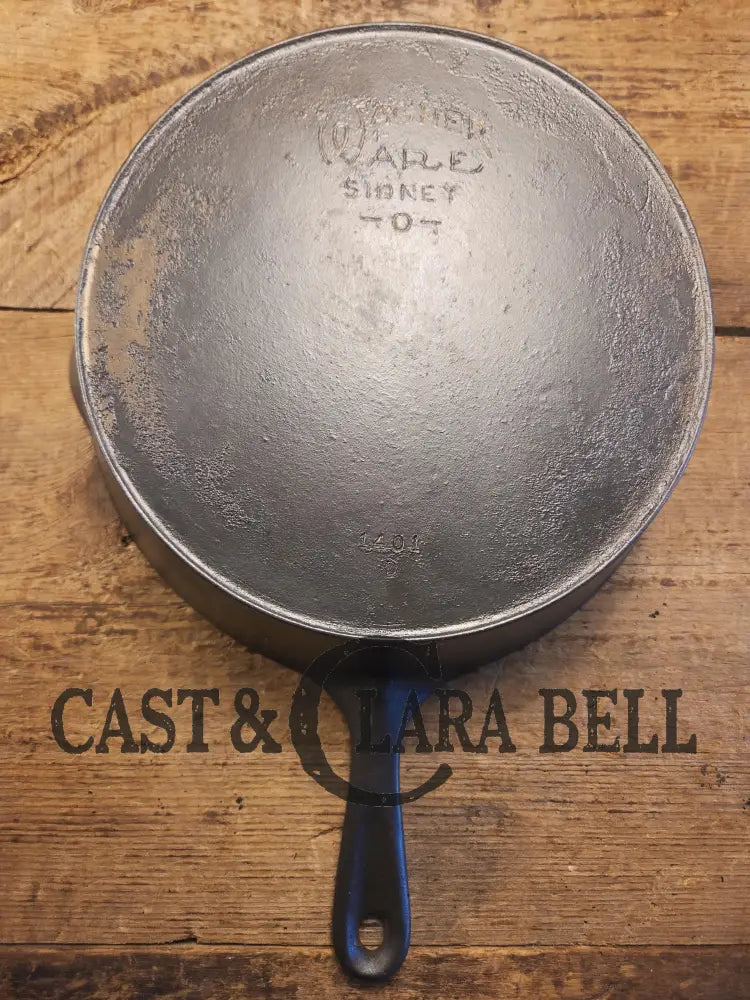 1920’s Large #8 Wagner Ware Double Skillet bottom. Heat ring version. Some unique sand shifting. Priced to Sell! Skillet