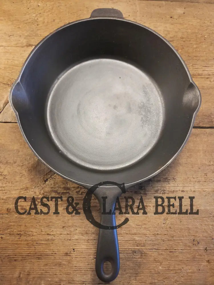 1920’s Large #8 Wagner Ware Double Skillet bottom. Heat ring version. Some unique sand shifting. Priced to Sell! Skillet