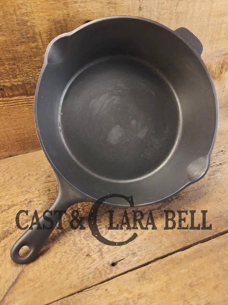 1920’s Large #8 Wagner Ware Double Skillet bottom. Heat ring version. Some unique sand shifting. Priced to Sell! Skillet