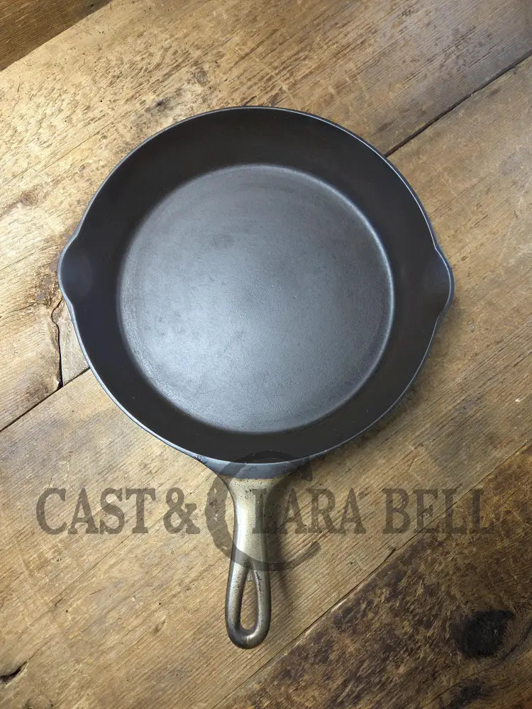 1920βs Wagner Sidney O #9 βArc Straightβ Skillet Heat Ring. Beautiful design superior performance. Nickel exterior