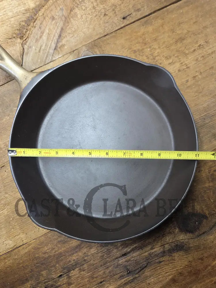 1920βs Wagner Sidney O #9 βArc Straightβ Skillet Heat Ring. Beautiful design superior performance. Nickel exterior