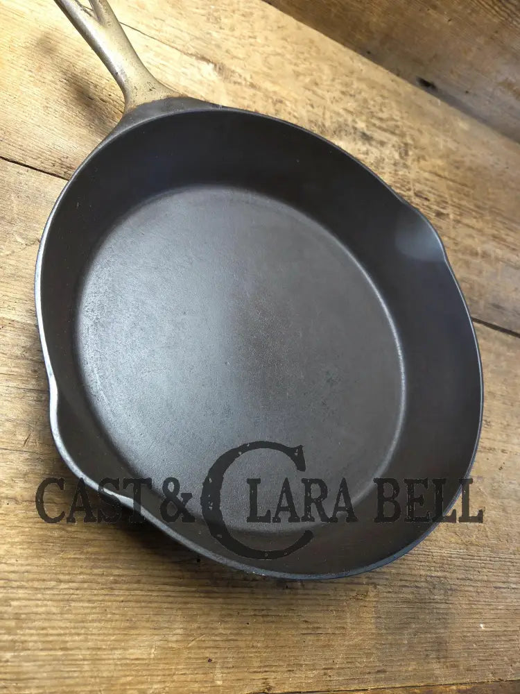 1920’s Wagner Sidney O #9 ’Arc Straight’ Skillet Heat Ring. Beautiful design superior performance. Nickel exterior