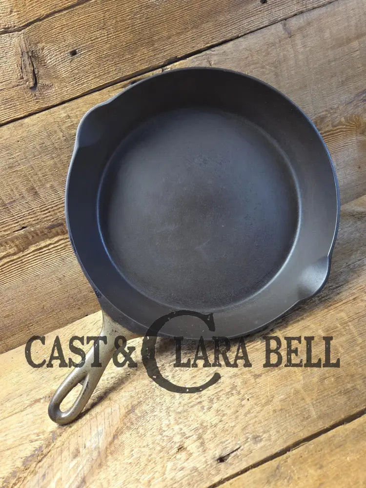 1920’s Wagner Sidney O #9 ’Arc Straight’ Skillet Heat Ring. Beautiful design superior performance. Nickel exterior