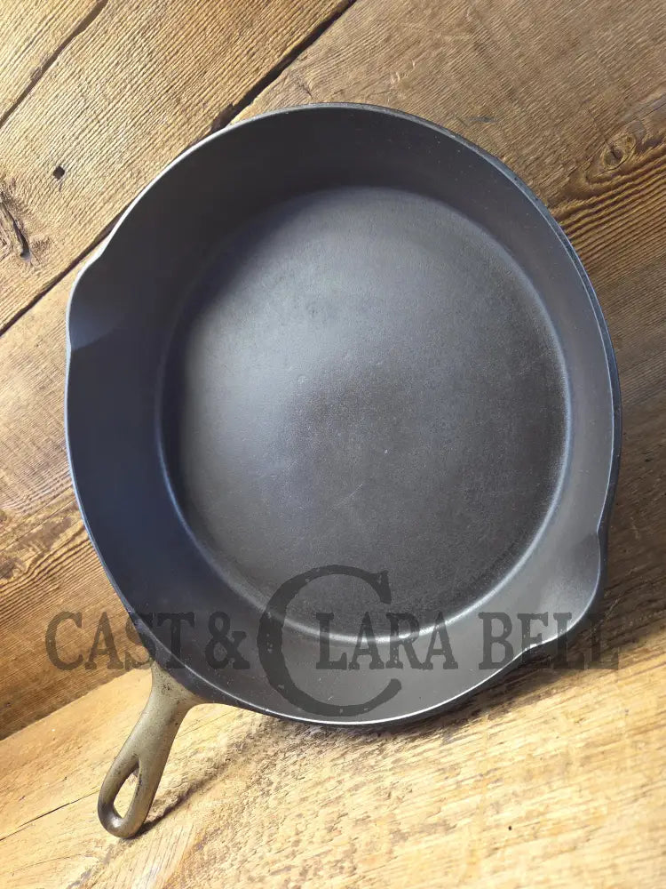 1920βs Wagner Sidney O #9 βArc Straightβ Skillet Heat Ring. Beautiful design superior performance. Nickel exterior