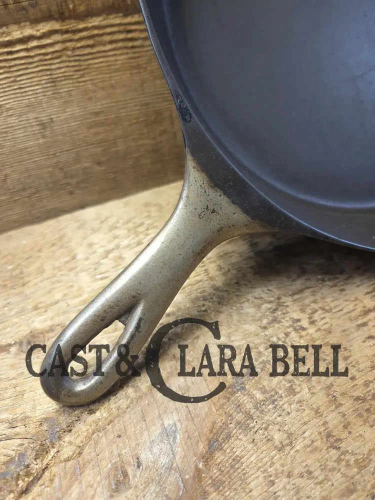 1920’s Wagner Sidney O #9 ’Arc Straight’ Skillet Heat Ring. Beautiful design superior performance. Nickel exterior