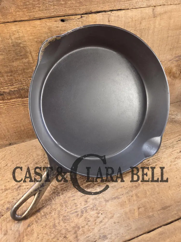 1920’s Wagner Sidney O #9C ’Arc Straight’ Skillet Heat Ring. Beautiful design superior performance. Nickel exterior