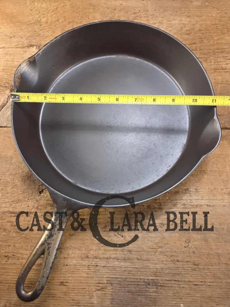 1920’s Wagner Sidney O #9C ’Arc Straight’ Skillet Heat Ring. Beautiful design superior performance. Nickel exterior