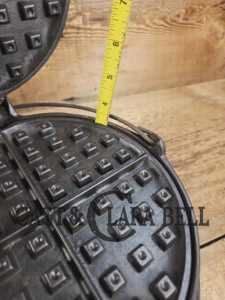 1920’s Wardway by Wagner Cast iron Waffle Iron. These are not found often beautiful every day waffle iron with a cool