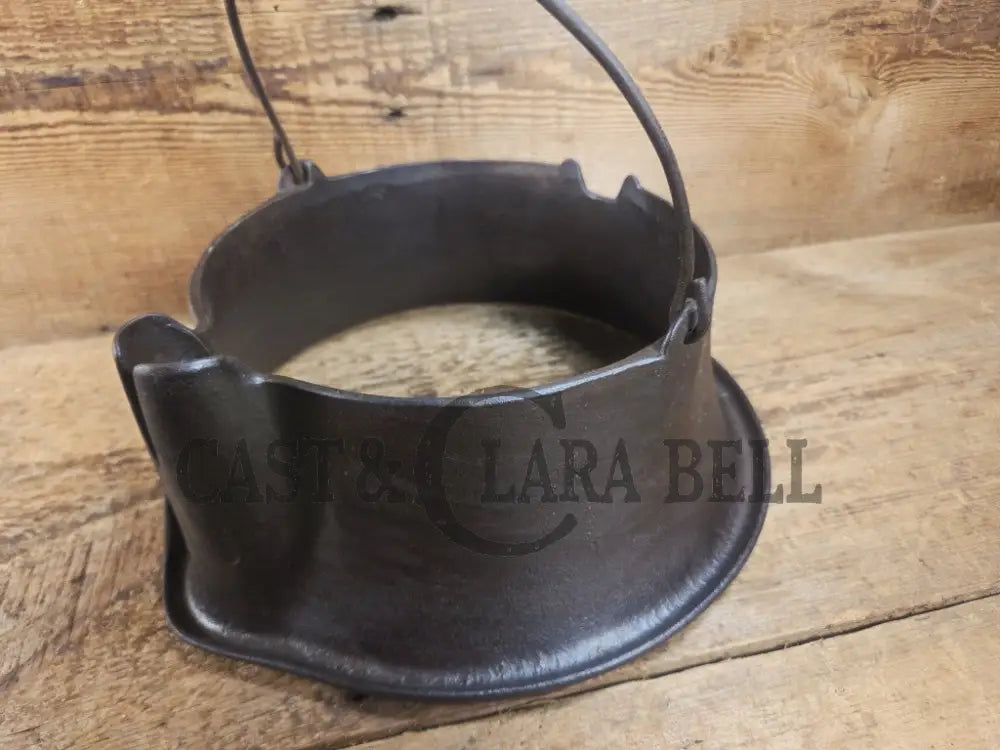 1920’s Wardway by Wagner Cast iron Waffle Iron. These are not found often beautiful every day waffle iron with a cool