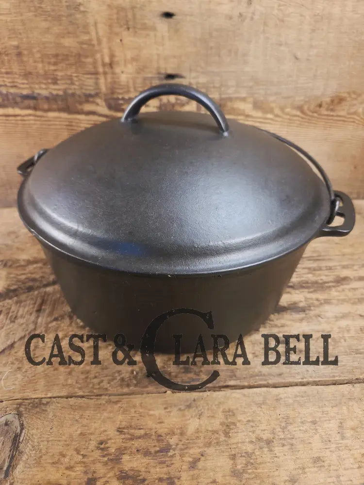 1930’s Beautiful fully restored Wagner #8 Dutch Oven with Sawtooth drip style lid. Perfect for soups breads or stews!
