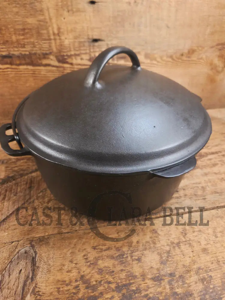 1930’s Beautiful fully restored Wagner #8A Dutch Oven with Sawtooth drip style lid. Perfect for soups breads or stews!
