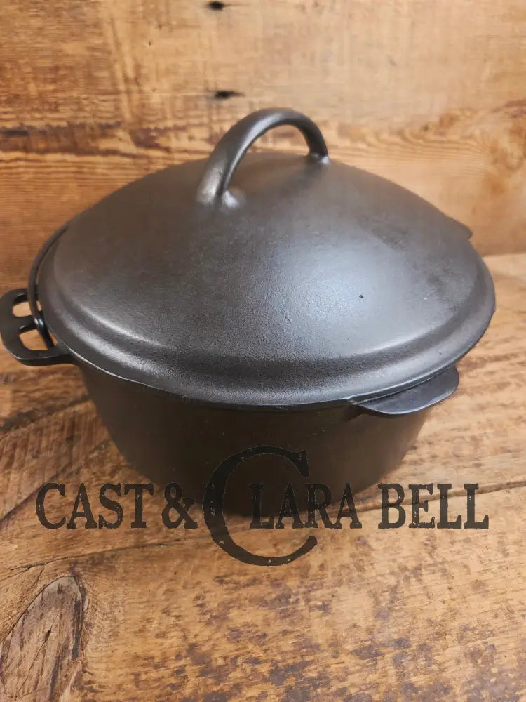 1930’s Beautiful fully restored Wagner #8A Dutch Oven with Sawtooth drip style lid. Perfect for soups breads or stews!