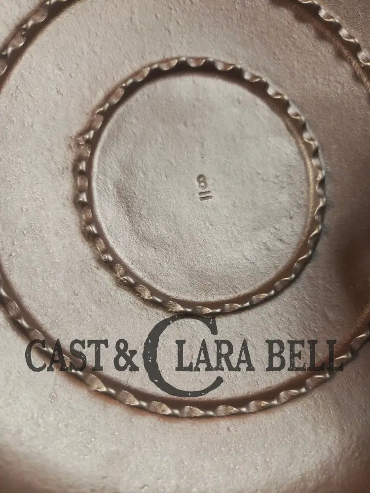 1930’s Beautiful fully restored Wagner #8A Dutch Oven with Sawtooth drip style lid. Perfect for soups breads or stews!