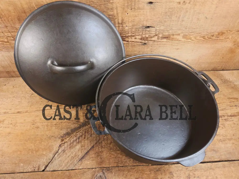 1930’s Beautiful fully restored Wagner #8A Dutch Oven with Sawtooth drip style lid. Perfect for soups breads or stews!