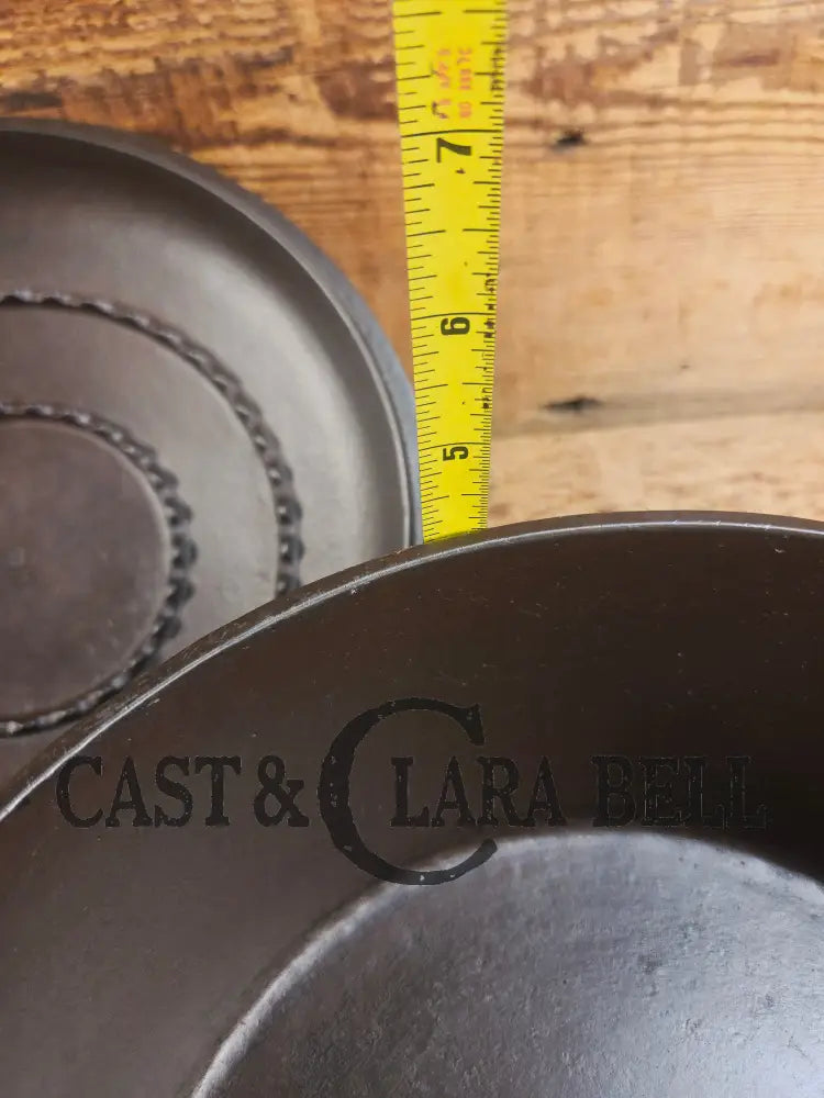 1930’s Beautiful fully restored Wagner #8A Dutch Oven with Sawtooth drip style lid. Perfect for soups breads or stews!