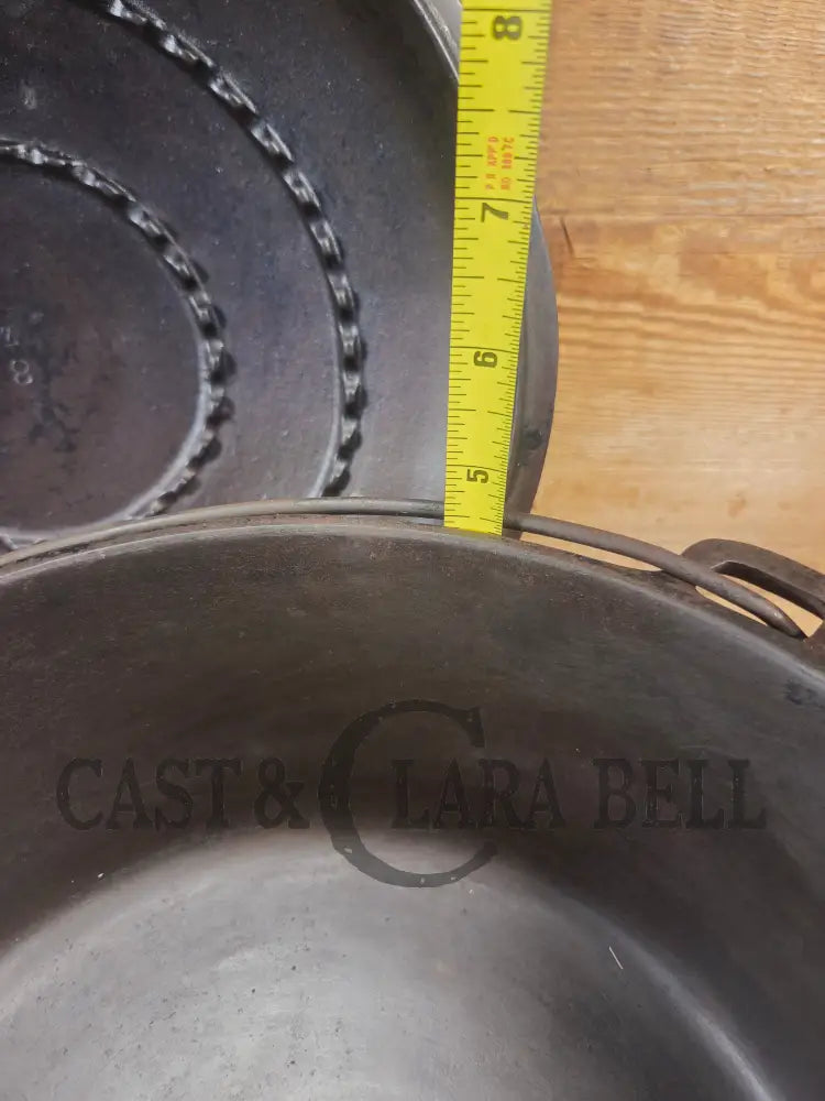 1930’s Beautiful! Wagner #8 Dutch Oven with High Dome Sawtooth pattern Lid 1268 A. Perfect for soups breads or stews!