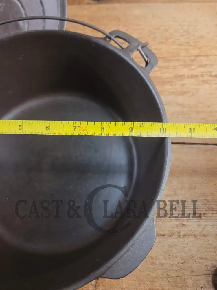 1930βs Beautiful! Wagner #8 Dutch Oven with Ring pattern Lid 1268 C. Perfect for soups breads or stews! - Dutch Ovens