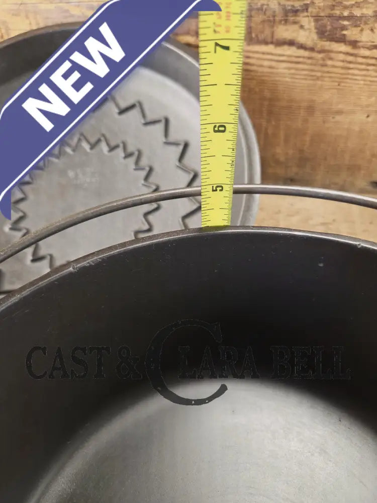 1930’s Beautiful! Wagner #8 Dutch Oven with Sawtooth pattern Lid 1268 B. Perfect for soups breads or stews! Dutch Ovens