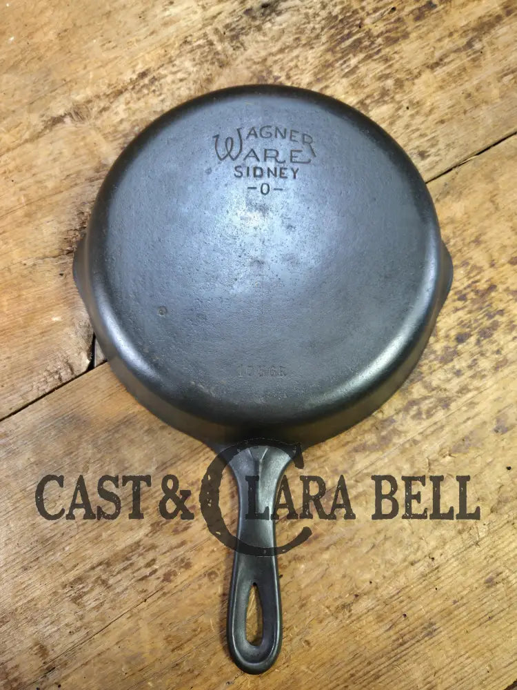 1930s Era Wagner Ware #6 Cast Iron Sautee Skillet with Smooth Bottom 1056 B