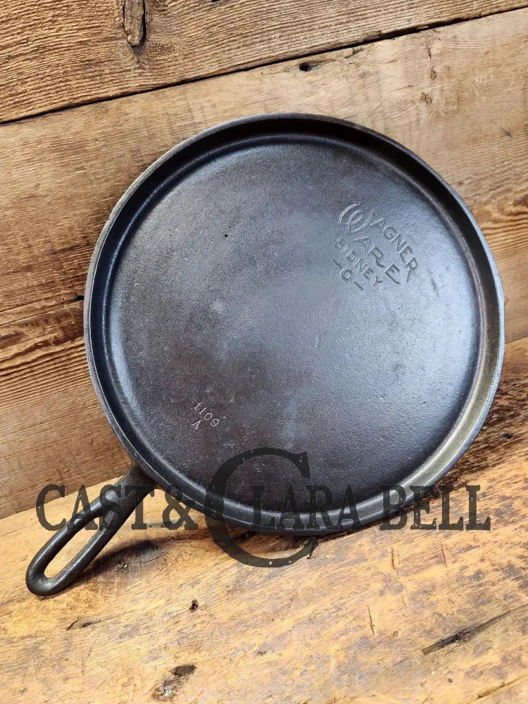 1930βS Era Wagner Ware #9 Cast Iron Round Griddle 1109 A. Makes Great Grilled Cheese!
