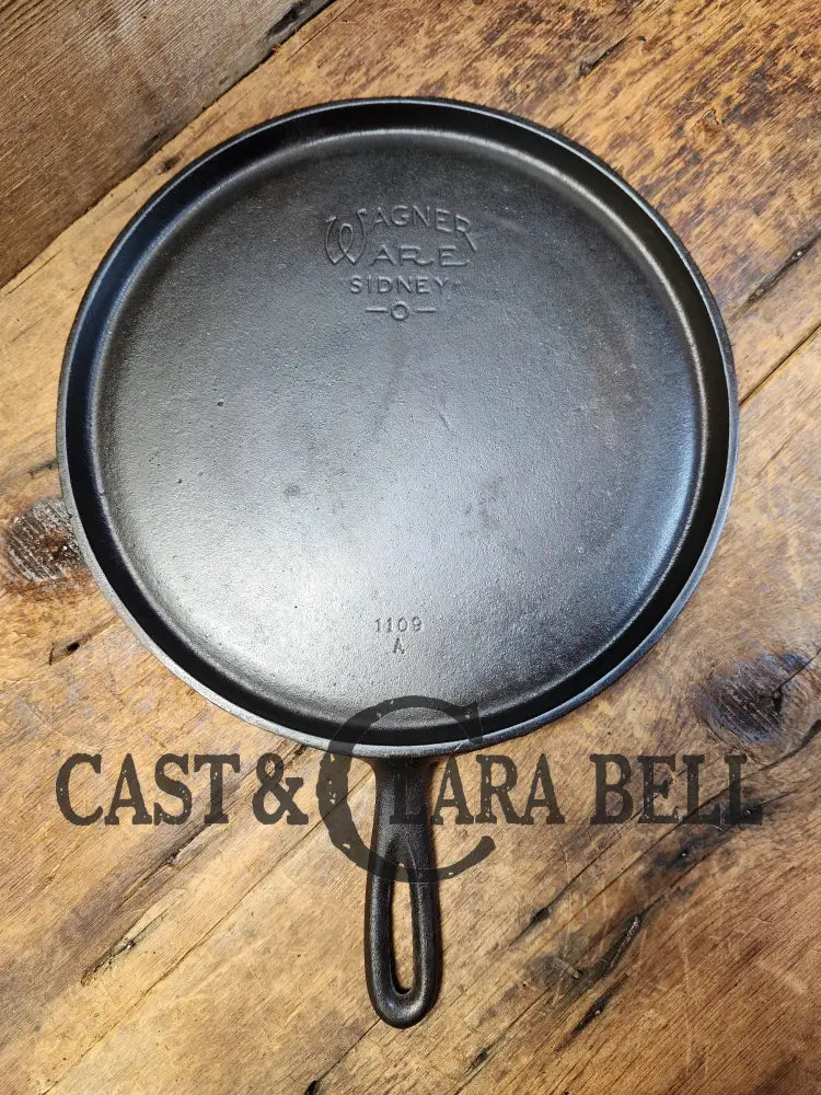 1930βS Era Wagner Ware #9 Cast Iron Round Griddle 1109 A. Makes Great Grilled Cheese!