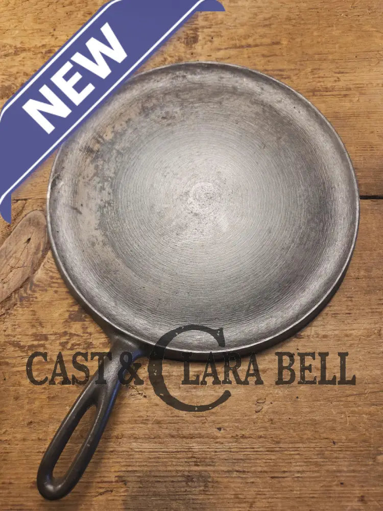 1930’s Era Wagner Ware #9 Cast Iron Round Griddle 1109 A. Universal use in the kitchen and perfect size for small
