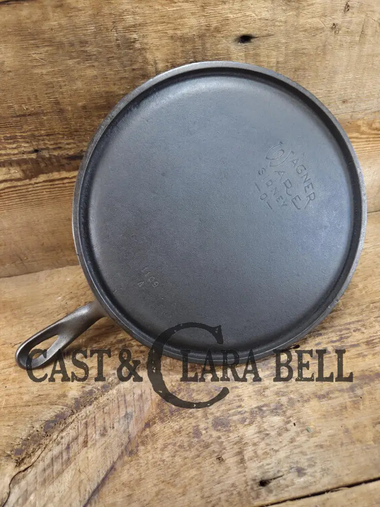 1930βs Era Wagner Ware #9 Cast Iron Round Griddle 1109 A. Universal use in the kitchen and perfect size for small