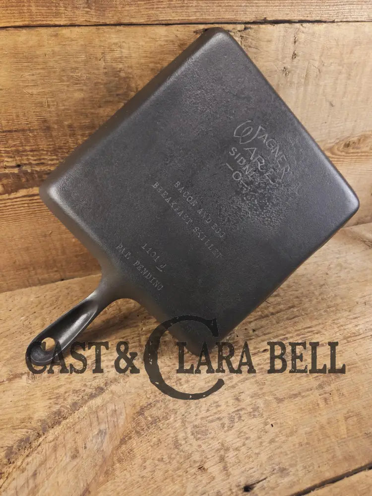 1930βs Era Wagner Ware Bacon and Egg Cast Iron Breakfast Skillet Early bullet hole handle. 1101. Great gift idea!