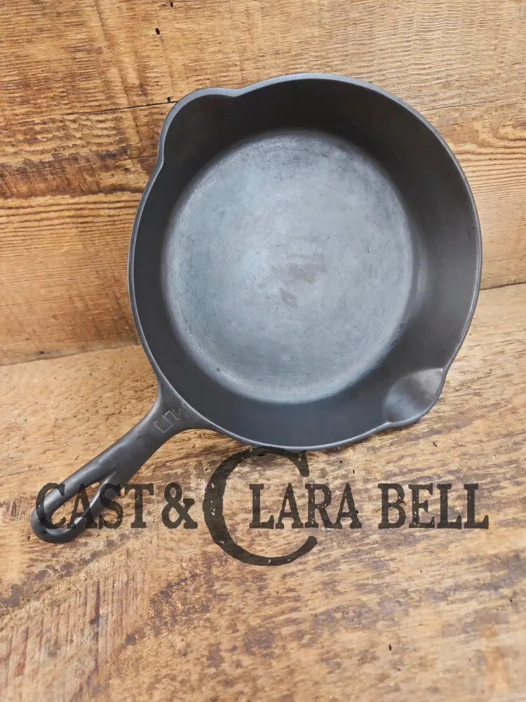 1930’s Griswold #5 Cast Iron Skillet with Large Block Logo 724. Awesome sauté skillet! Skillet