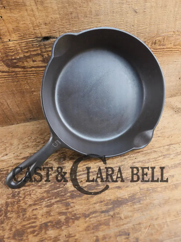 1930’s Griswold #5 Cast Iron Skillet with Large Block Logo 724 C. Awesome sauté skillet! Skillet