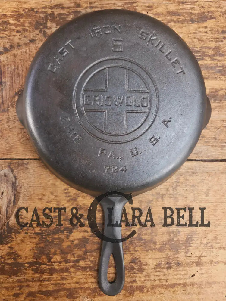 1930’s Griswold #5 Cast Iron Skillet with Large Block Logo and Smooth Bottom 724. Awesome sauté skillet! Skillet