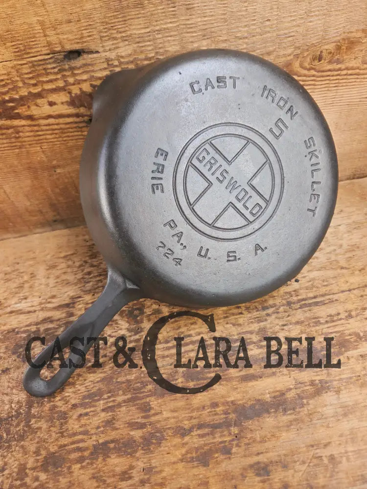 1930’s Griswold #5 Cast Iron Skillet with Large Block Logo and Smooth Bottom 724. Awesome sauté skillet! Skillet