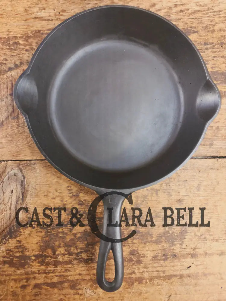 1930’s Griswold #5 Cast Iron Skillet with Large Block Logo and Smooth Bottom 724. Awesome sauté skillet! Skillet