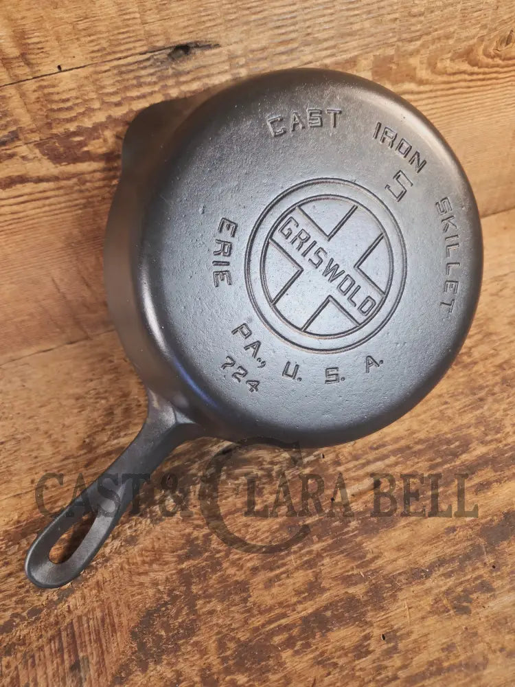 1930’s Griswold #5 Cast Iron Skillet with Large Block Logo and Smooth Bottom 724. Awesome sauté skillet! - Skillet
